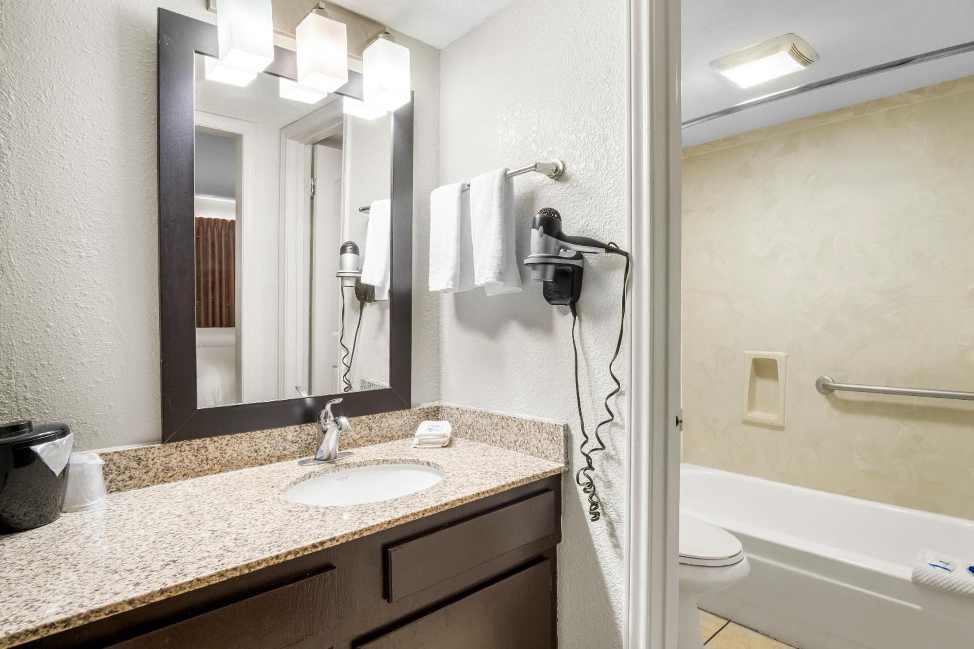 Rodeway Inn Waco Dış mekan fotoğraf